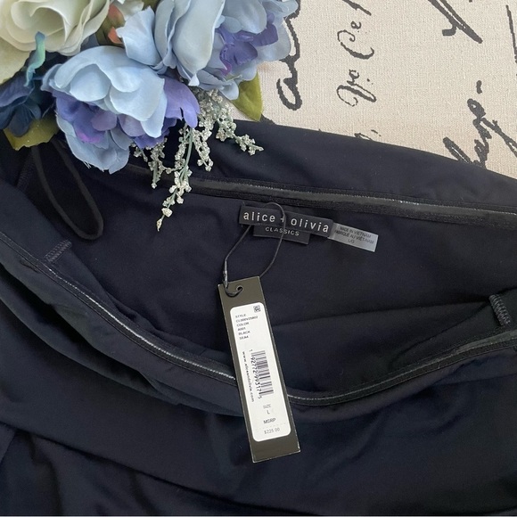 NWT Alice + Olivia Elia Off The Shoulder Foldover Bodysuit Blouse Top Size L - Picture 13 of 15